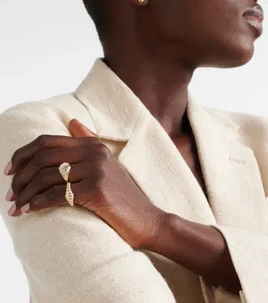 Yvonne Léon Yvonne Léon Chevalière Nano 9kt gold ring with diamonds | Thumbnail 4 Yvonne Léon Yvonne Léon Chevalière Nano 9kt gold ring with diamonds | Thumbnail 4