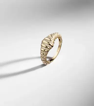Yvonne Léon Yvonne Léon Chevalière Nano 9kt gold ring with diamonds | Thumbnail 5 Yvonne Léon Yvonne Léon Chevalière Nano 9kt gold ring with diamonds | Thumbnail 5