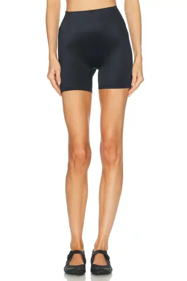NikeSKIMS Shine Bonded Waist 5 Short | Thumbnail 2 NikeSKIMS Shine Bonded Waist 5 Short | Thumbnail 2