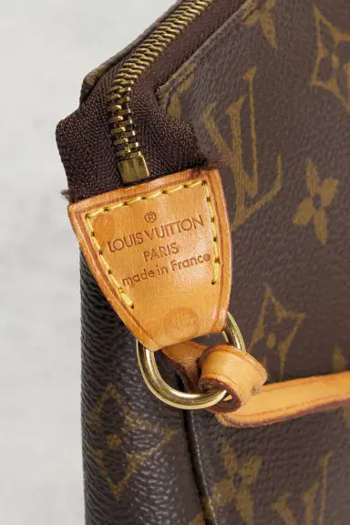 FWRD Renew Louis Vuitton Monogram Pochette Accessoires Shoulder Bag | Thumbnail 5 FWRD Renew Louis Vuitton Monogram Pochette Accessoires Shoulder Bag | Thumbnail 5