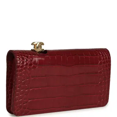 Chanel Chanel CC Clutch Burgundy Croc Embossed Calfskin Gold Hardware | Thumbnail 2 Chanel Chanel CC Clutch Burgundy Croc Embossed Calfskin Gold Hardware | Thumbnail 2