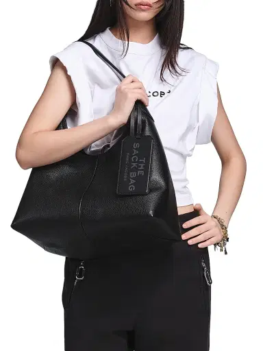 Marc Jacobs Women's Belted Leather Sack Bag - Black | Thumbnail 2 Marc Jacobs Women's Belted Leather Sack Bag - Black | Thumbnail 2