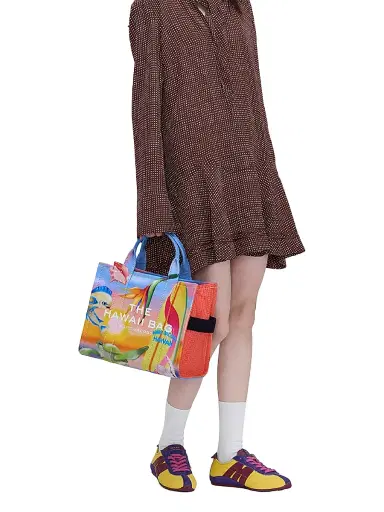 Marc Jacobs Women's The City Medium Hawaii Cotton-Blend Tote Bag - Hawaii | Thumbnail 3 Marc Jacobs Women's The City Medium Hawaii Cotton-Blend Tote Bag - Hawaii | Thumbnail 3