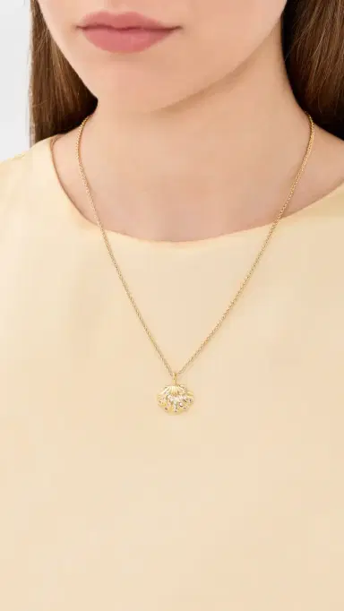 SHASHI Gold Scallop Necklace Gold One Size | Thumbnail 3 SHASHI Gold Scallop Necklace Gold One Size | Thumbnail 3