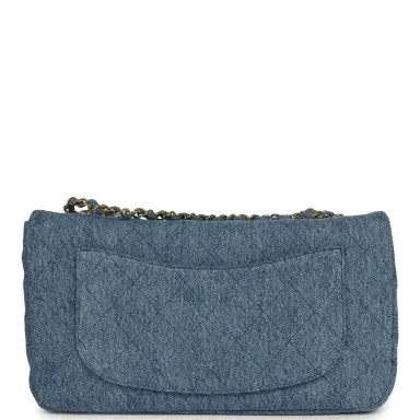Chanel Chanel Maxi "Souplissimo" Small Flap Bag Blue Denim Gold Hardware | Thumbnail 4 Chanel Chanel Maxi "Souplissimo" Small Flap Bag Blue Denim Gold Hardware | Thumbnail 4