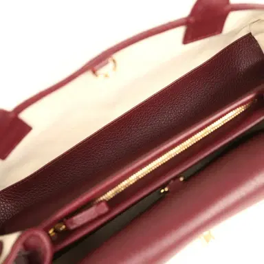 Chanel Chanel Small "Urban Essential" East West Shopping Tote Dark Burgundy Caviar Gold Hardware | Thumbnail 9 Chanel Chanel Small "Urban Essential" East West Shopping Tote Dark Burgundy Caviar Gold Hardware | Thumbnail 9
