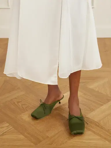 Simone Rocha Pointe Bow-detailed Satin Pumps | Thumbnail 2 Simone Rocha Pointe Bow-detailed Satin Pumps | Thumbnail 2