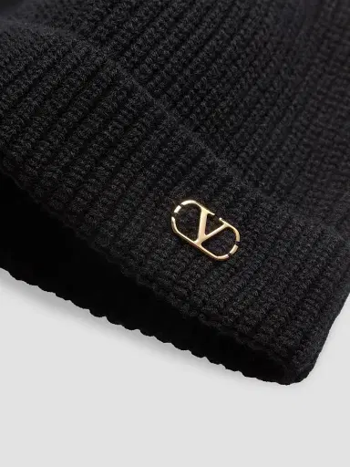 Valentino Garavani Men's VLogo Signature Knitted Cashmere Beanie - Black | Thumbnail 4 Valentino Garavani Men's VLogo Signature Knitted Cashmere Beanie - Black | Thumbnail 4