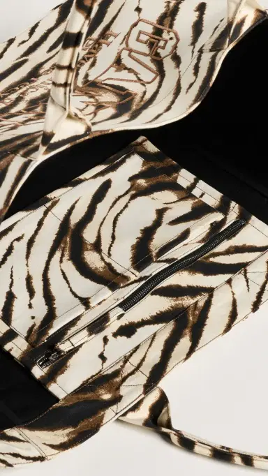 Ganni XXL Zebra Shopper Tote Egret One Size | Thumbnail 6 Ganni XXL Zebra Shopper Tote Egret One Size | Thumbnail 6