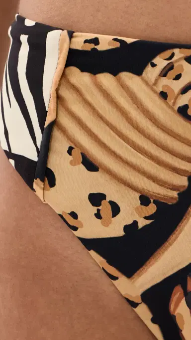 Farm Rio All Over Hot Pants Bikini Bottoms Animal M | Thumbnail 5 Farm Rio All Over Hot Pants Bikini Bottoms Animal M | Thumbnail 5