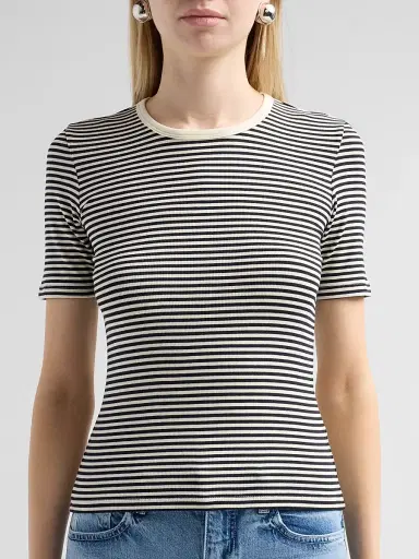 Frame Women's The Fine Striped Crewneck T-Shirt | Thumbnail 5 Frame Women's The Fine Striped Crewneck T-Shirt | Thumbnail 5