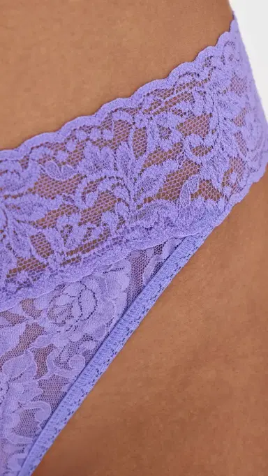 Hanky Panky Signature Lace Original Rise Thong Panties 5 Pack Cphd One Size | Thumbnail 4 Hanky Panky Signature Lace Original Rise Thong Panties 5 Pack Cphd One Size | Thumbnail 4