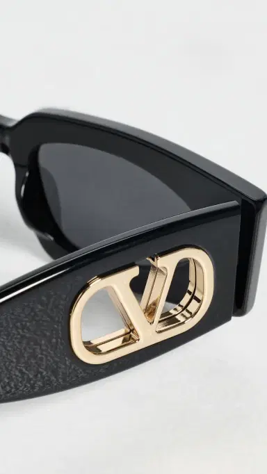 Valentino Vain Bold Sunglasses Black-Black-Grey One Size | Thumbnail 5 Valentino Vain Bold Sunglasses Black-Black-Grey One Size | Thumbnail 5