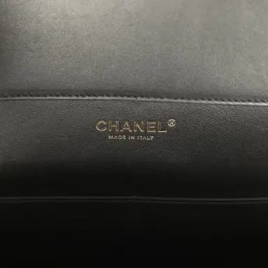 Chanel Chanel Maxi Coco Beach Small Shopping Bag White, Dark Beige, Black Raffia and Calfskin | Thumbnail 8 Chanel Chanel Maxi Coco Beach Small Shopping Bag White, Dark Beige, Black Raffia and Calfskin | Thumbnail 8