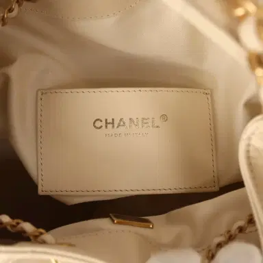 Chanel Chanel Medium 25 Hobo Bag Light Beige Caviar Antique Gold Hardware | Thumbnail 10 Chanel Chanel Medium 25 Hobo Bag Light Beige Caviar Antique Gold Hardware | Thumbnail 10