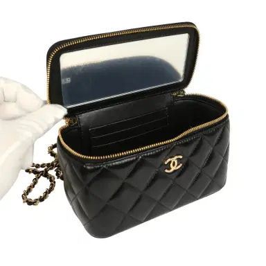 Chanel Chanel Small Tortoiseshell Top Handle Vanity Case Black Shiny Lambskin Gold Hardware | Thumbnail 9 Chanel Chanel Small Tortoiseshell Top Handle Vanity Case Black Shiny Lambskin Gold Hardware | Thumbnail 9