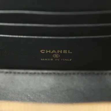 Chanel Chanel Small Tortoiseshell Top Handle Vanity Case Black Shiny Lambskin Gold Hardware | Thumbnail 10 Chanel Chanel Small Tortoiseshell Top Handle Vanity Case Black Shiny Lambskin Gold Hardware | Thumbnail 10