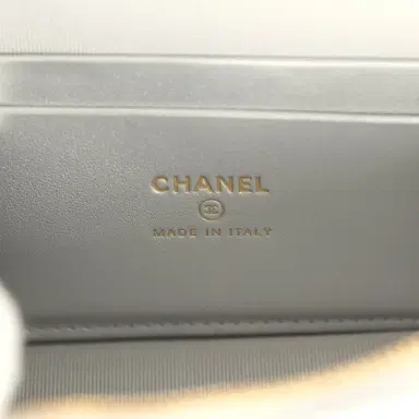 Chanel Chanel Top Handle Long Vanity Case with Chain Silver Metallic Caviar Gold Hardware | Thumbnail 9 Chanel Chanel Top Handle Long Vanity Case with Chain Silver Metallic Caviar Gold Hardware | Thumbnail 9