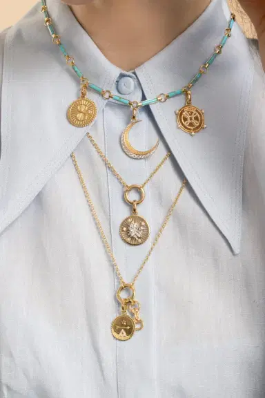 Foundrae Diamond Amate Medium Medallion | Thumbnail 2 Foundrae Diamond Amate Medium Medallion | Thumbnail 2