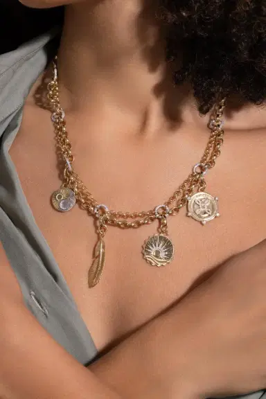 Foundrae Diamond Amate Medium Medallion | Thumbnail 3 Foundrae Diamond Amate Medium Medallion | Thumbnail 3