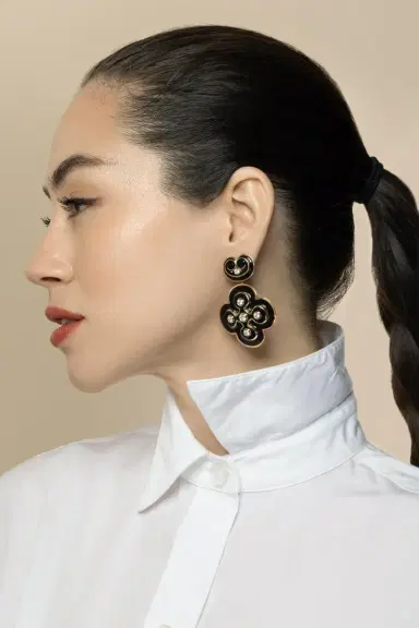 DAVID WEBB Diamond Black Quatrefoil Earrings | Thumbnail 2 DAVID WEBB Diamond Black Quatrefoil Earrings | Thumbnail 2