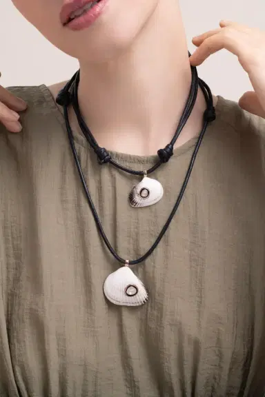 DEZSO BY SARA BELTRÁN Diamond Classic Edul Shell Necklace | Thumbnail 2 DEZSO BY SARA BELTRÁN Diamond Classic Edul Shell Necklace | Thumbnail 2