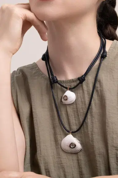 DEZSO BY SARA BELTRÁN Diamond Classic Edul Shell Necklace | Thumbnail 3 DEZSO BY SARA BELTRÁN Diamond Classic Edul Shell Necklace | Thumbnail 3