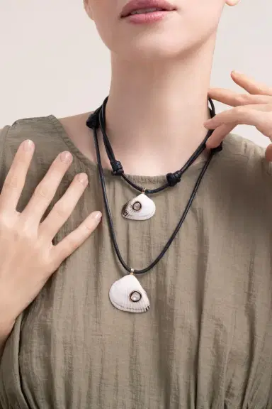 DEZSO BY SARA BELTRÁN Diamond Classic Edul Shell Necklace | Thumbnail 4 DEZSO BY SARA BELTRÁN Diamond Classic Edul Shell Necklace | Thumbnail 4