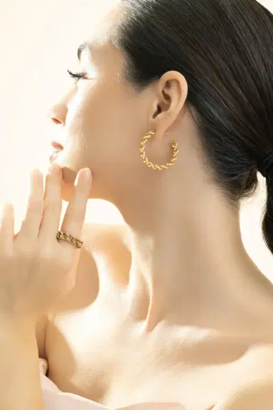 Coomi Diamond Link Hoop Earrings | Thumbnail 4 Coomi Diamond Link Hoop Earrings | Thumbnail 4