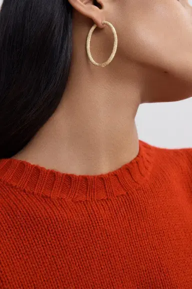Carolina Bucci Florentine Finish Large Oval Hoop Earrings | Thumbnail 6 Carolina Bucci Florentine Finish Large Oval Hoop Earrings | Thumbnail 6