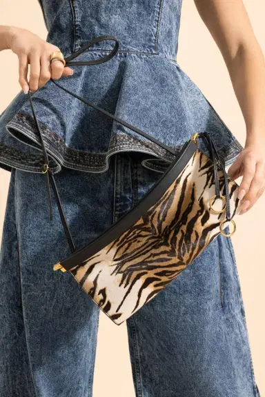 Alaïa Le Click East West Medium Bag | Thumbnail 4 Alaïa Le Click East West Medium Bag | Thumbnail 4