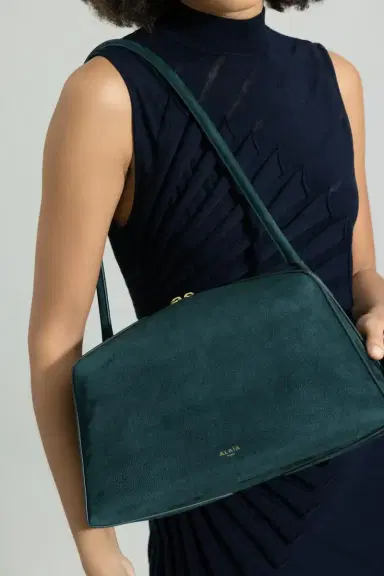 Alaïa Medium Shoulder Bag - Green | Thumbnail 4 Alaïa Medium Shoulder Bag - Green | Thumbnail 4