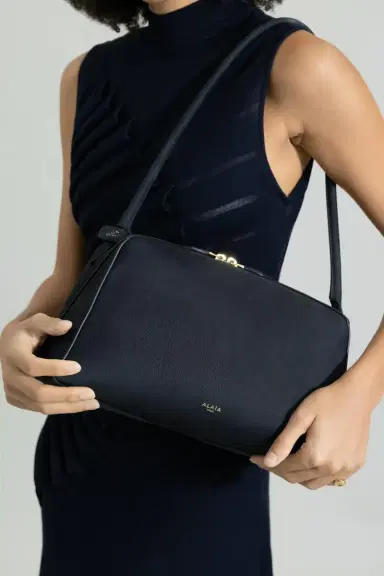 Alaïa Medium Shoulder Bag - Noir | Thumbnail 4 Alaïa Medium Shoulder Bag - Noir | Thumbnail 4