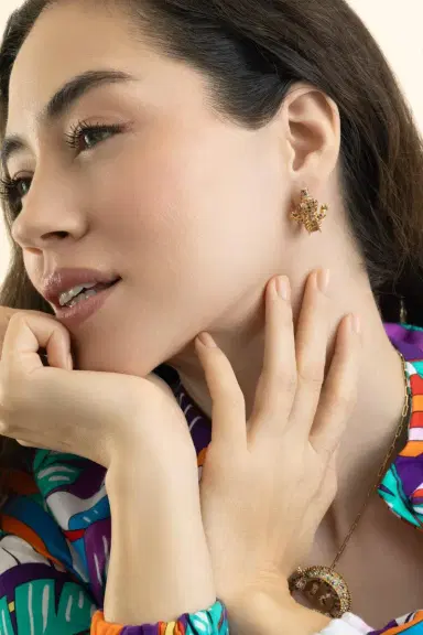 GOSHWARA Multi Sapphire Onyx Crocodile Ark Earrings | Thumbnail 3 GOSHWARA Multi Sapphire Onyx Crocodile Ark Earrings | Thumbnail 3