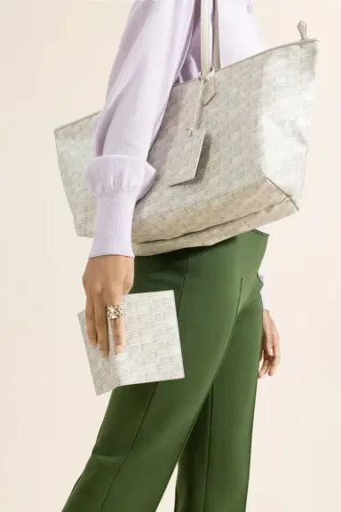 MOREAU Passport Holder - Cream | Thumbnail 2 MOREAU Passport Holder - Cream | Thumbnail 2