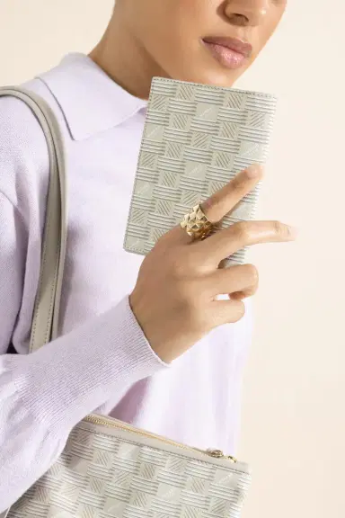MOREAU Passport Holder - Cream | Thumbnail 4 MOREAU Passport Holder - Cream | Thumbnail 4
