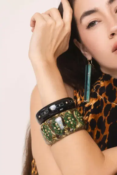 MARK DAVIS Peridot Garnet Green Bakelite Bangle | Thumbnail 4 MARK DAVIS Peridot Garnet Green Bakelite Bangle | Thumbnail 4