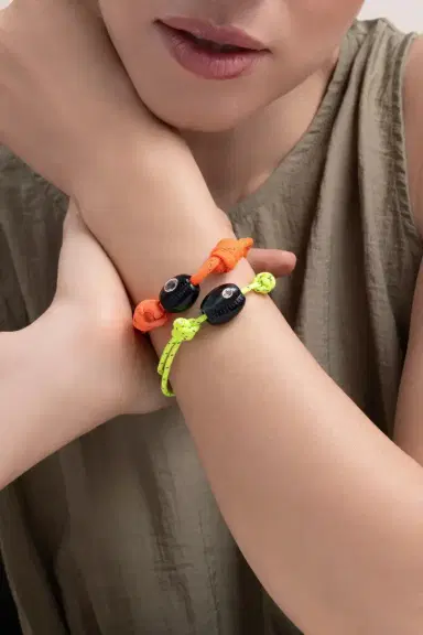 DEZSO BY SARA BELTRÁN Petite Onyx Cowrie Sillimanite Orange Bracelet | Thumbnail 3 DEZSO BY SARA BELTRÁN Petite Onyx Cowrie Sillimanite Orange Bracelet | Thumbnail 3