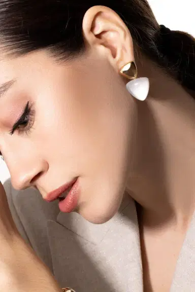 Vhernier Rock Crystal Mother of Pearl Earrings | Thumbnail 2 Vhernier Rock Crystal Mother of Pearl Earrings | Thumbnail 2