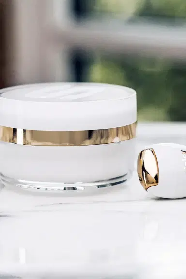 Sisley Sisleÿa L'Intégral Anti-Âge Eye and Lip Contour Cream | Thumbnail 3 Sisley Sisleÿa L'Intégral Anti-Âge Eye and Lip Contour Cream | Thumbnail 3