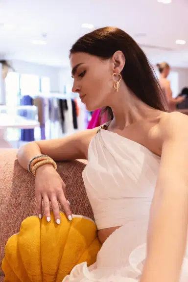 Carolina Bucci Small Cuore Hoop Earrings | Thumbnail 4 Carolina Bucci Small Cuore Hoop Earrings | Thumbnail 4