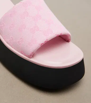 Gucci GG canvas platform slides | Thumbnail 4 Gucci GG canvas platform slides | Thumbnail 4