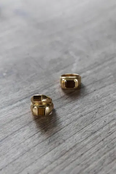 Gabriela Hearst Medium Ring in 18K Yellow Gold & Tiger's Eye Stone | Thumbnail 6 Gabriela Hearst Medium Ring in 18K Yellow Gold & Tiger's Eye Stone | Thumbnail 6