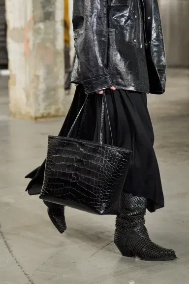 Gabriela Hearst Croco Tote Bag in Black Crocodile Leather | Thumbnail 2 Gabriela Hearst Croco Tote Bag in Black Crocodile Leather | Thumbnail 2