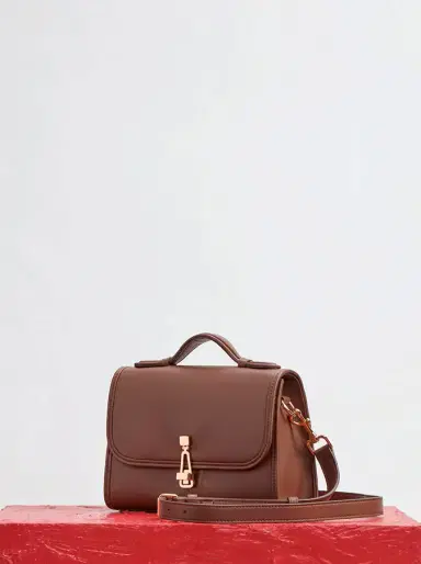 Gabriela Hearst Small Leonora Flap Bag in Chocolate Leather | Thumbnail 4 Gabriela Hearst Small Leonora Flap Bag in Chocolate Leather | Thumbnail 4