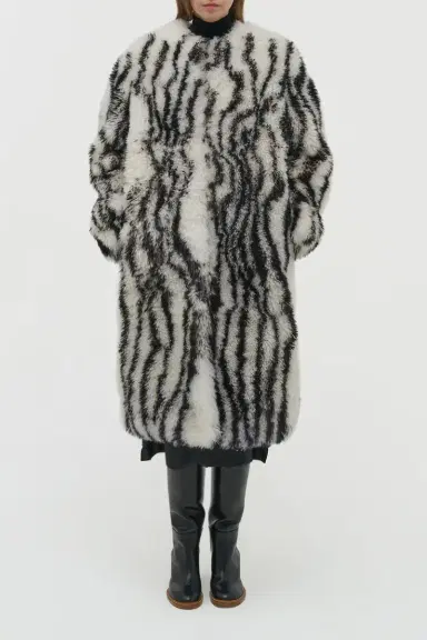 Gabriela Hearst Ebel Coat in & Black Cashmere Shearling | Thumbnail 3 Gabriela Hearst Ebel Coat in & Black Cashmere Shearling | Thumbnail 3