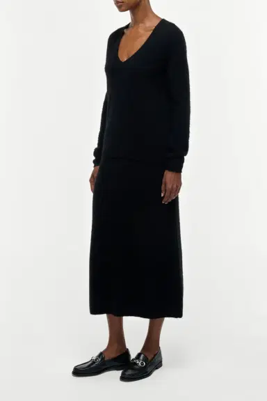 Gabriela Hearst Vesper Knit V-Neck Sweater in Black Brushed Cashmere | Thumbnail 4 Gabriela Hearst Vesper Knit V-Neck Sweater in Black Brushed Cashmere | Thumbnail 4