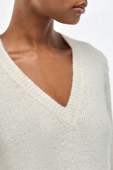 Gabriela Hearst Isiah Knit V-Neck Sweater in Cashmere | Thumbnail 5 Gabriela Hearst Isiah Knit V-Neck Sweater in Cashmere | Thumbnail 5