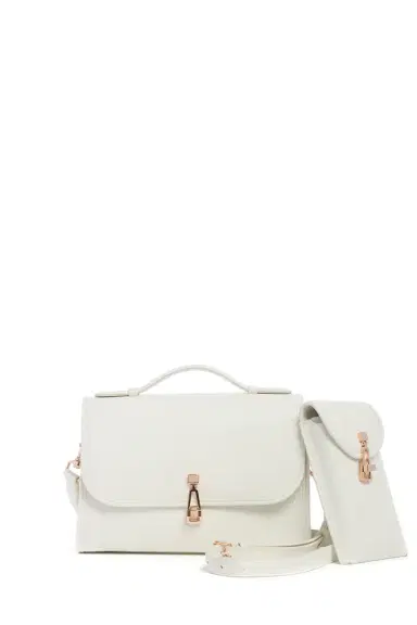 Gabriela Hearst Medium Leonora Flap Bag in Textured Leather | Thumbnail 3 Gabriela Hearst Medium Leonora Flap Bag in Textured Leather | Thumbnail 3