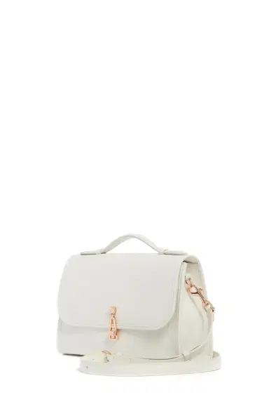 Gabriela Hearst Medium Leonora Flap Bag in Textured Leather | Thumbnail 4 Gabriela Hearst Medium Leonora Flap Bag in Textured Leather | Thumbnail 4